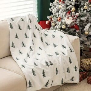 NWT Lightweight Pine Tree Patterned Digital Print Fleece Blanket Throw 50" x 60"